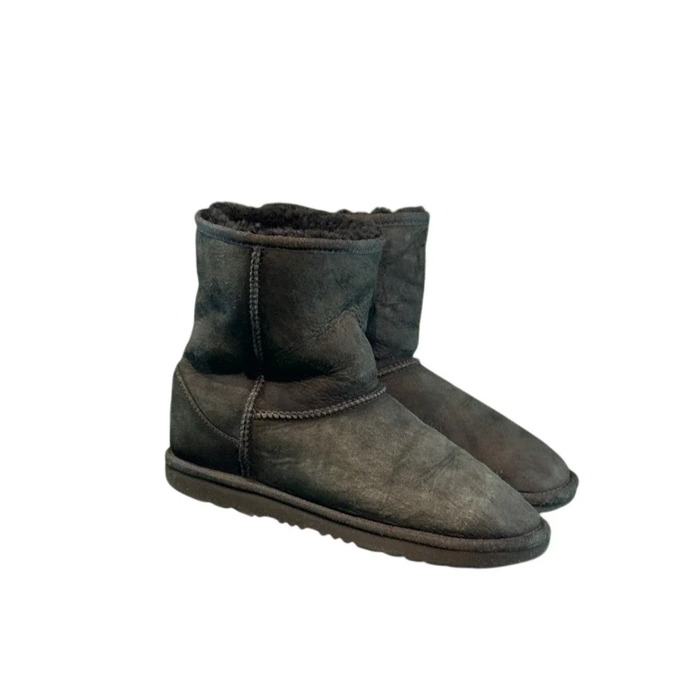 UGG Classic Short II Black Suede‎ Boots 1017703K Gradeschool Size 6 Kids